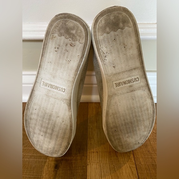 CUSHIONAIRE SIZE 10 - Picture 3 of 5